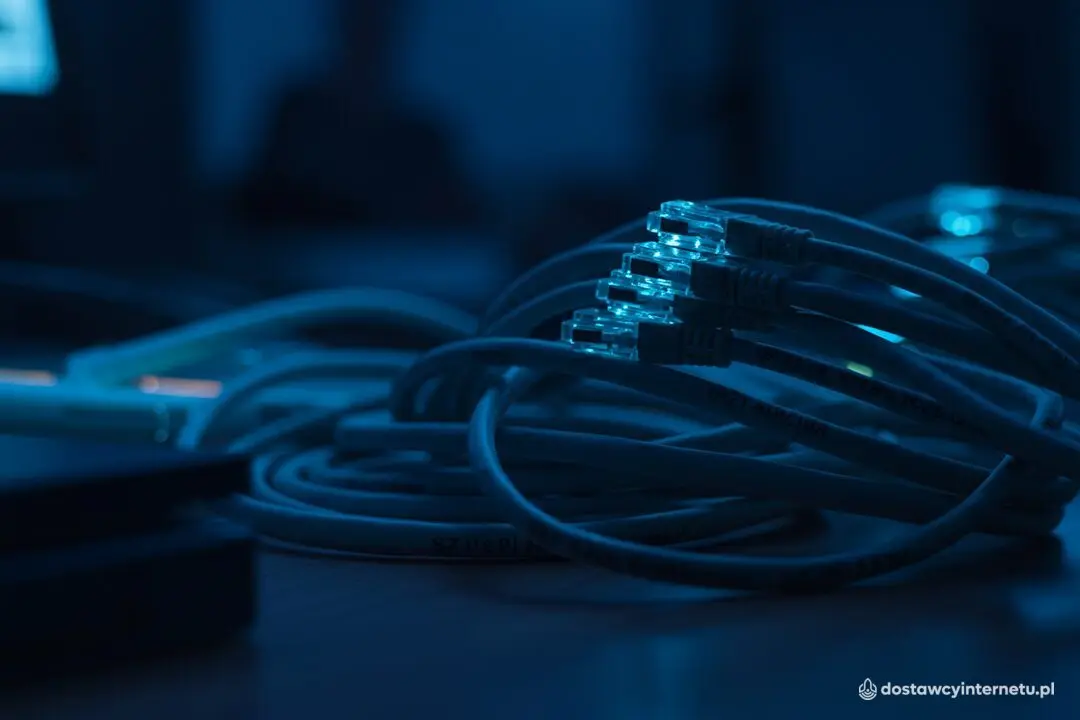 Co to jest VPN? Jak działa i kiedy używać — poradnik 2026