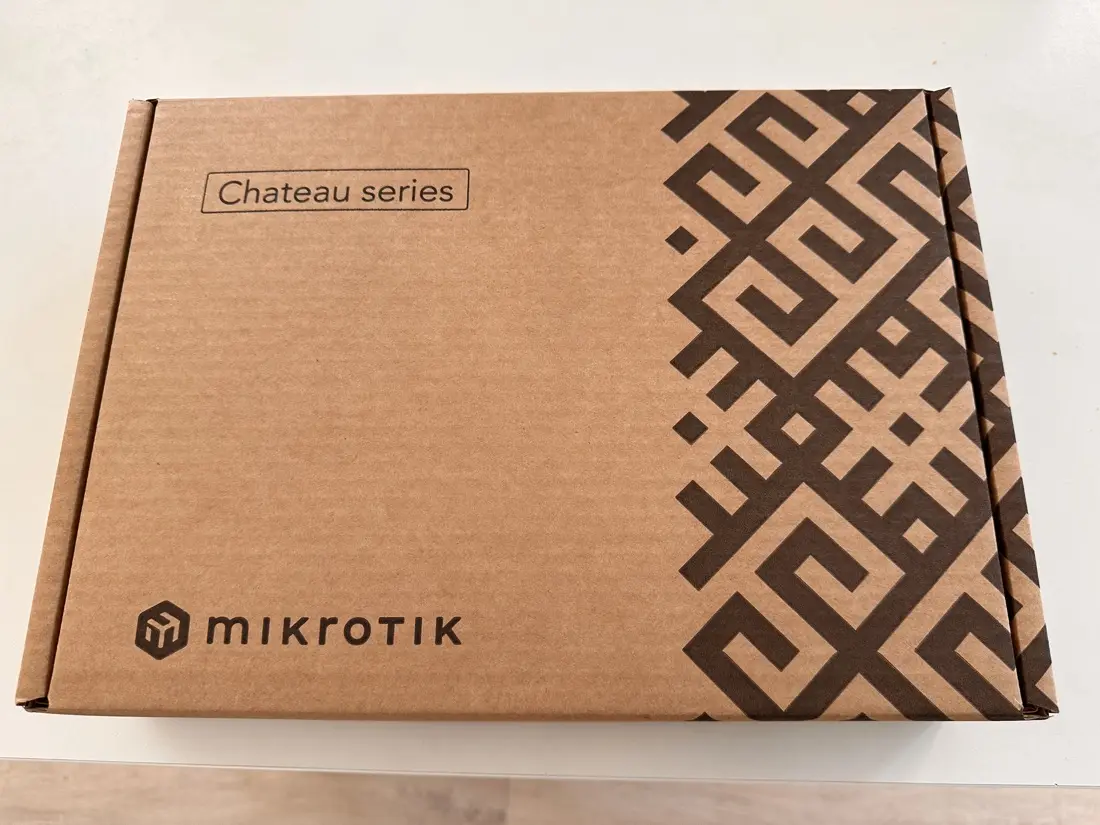 MikroTik Chateau LTE12 — zamknięte pudełko routera LTE serii Chateau